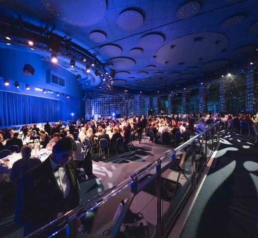 Grande scène pour soirée d'entreprise