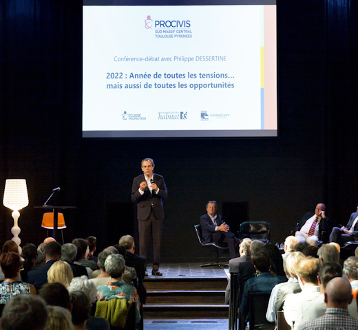 Philippe Dessertine en séminaire d'entreprise chez Procivis