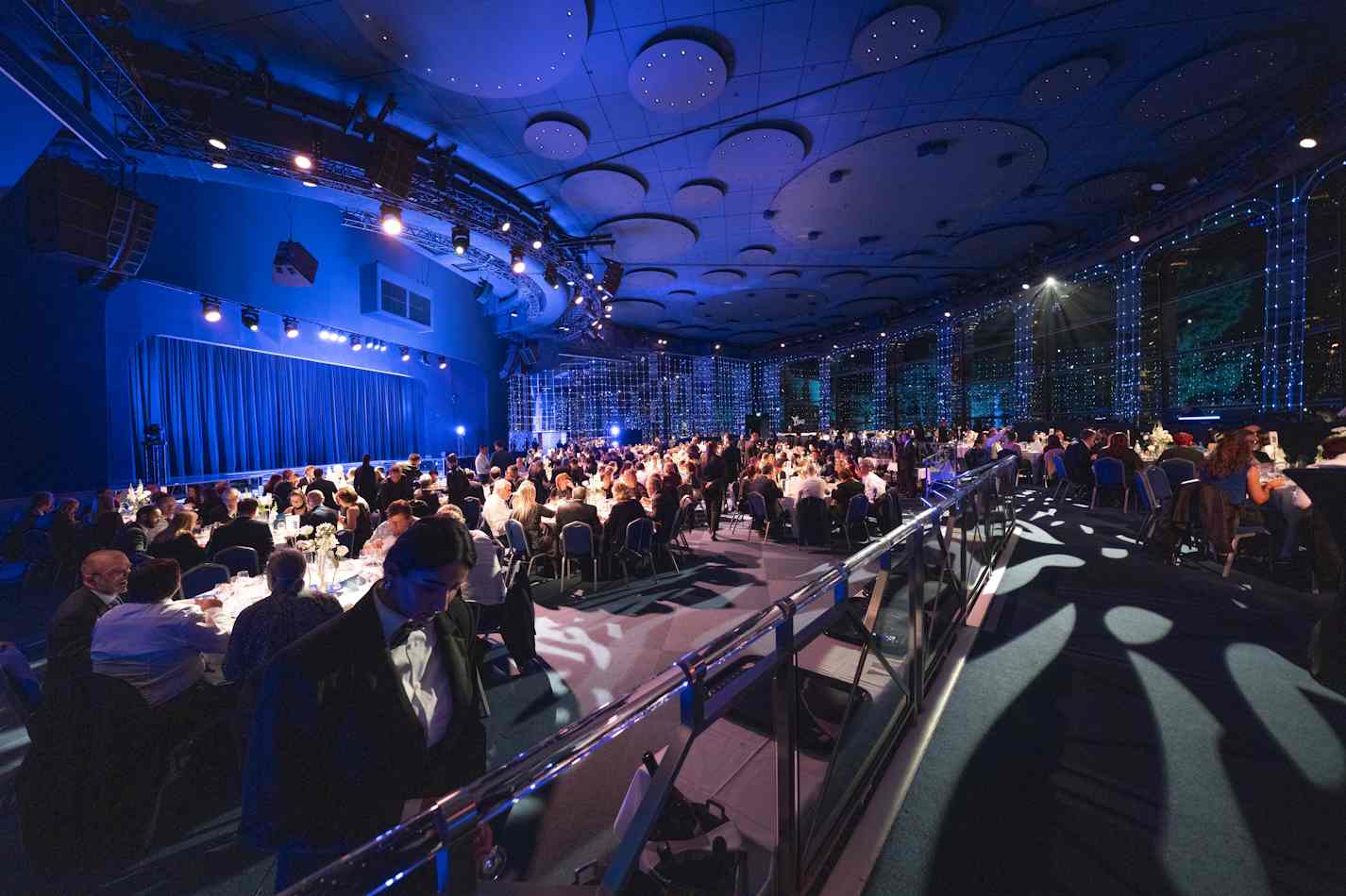 Grande scène pour soirée d'entreprise